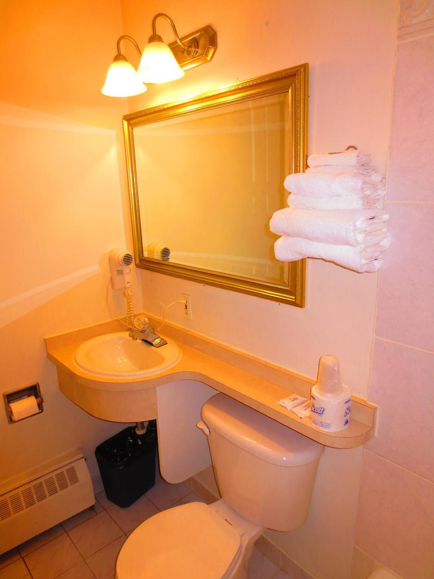 Hanover Canadiana Motel מראה חיצוני תמונה