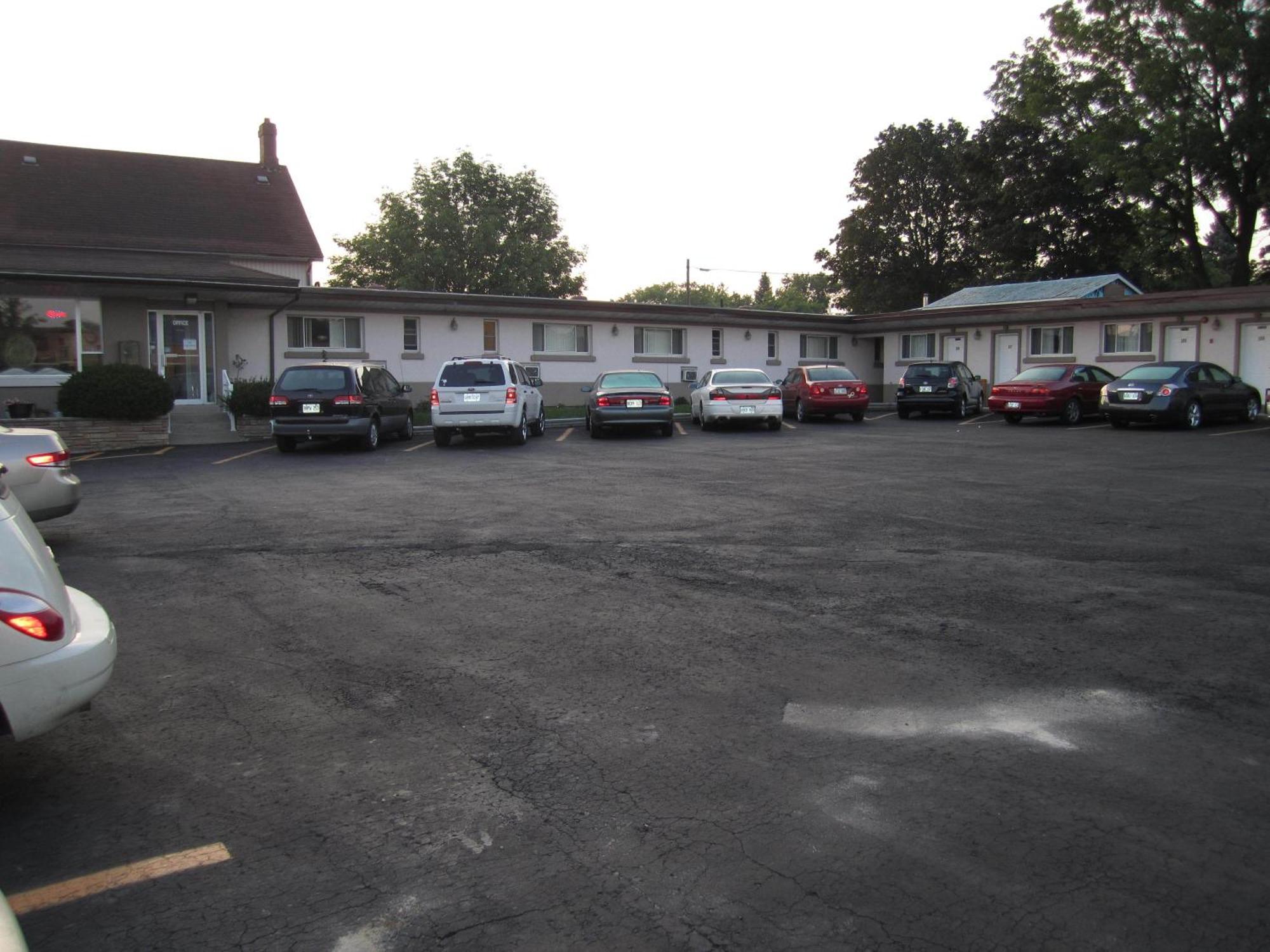 Hanover Canadiana Motel מראה חיצוני תמונה